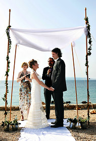 Wedding under canape